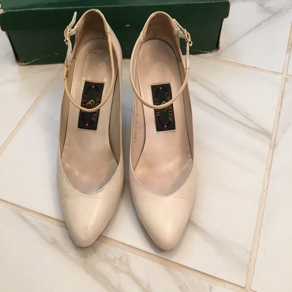 Cream leather heels, size 6